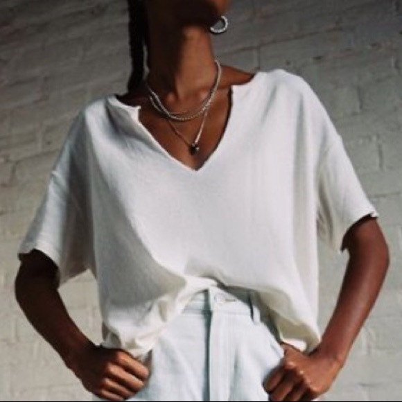 Urban Outfitters Tops - Cream BDG Jamie split neck tee size XS